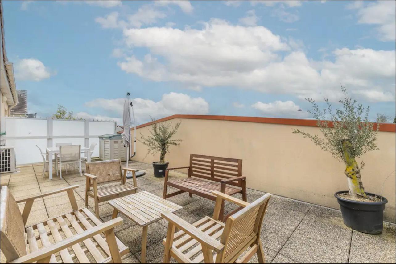 Appartement 2 Pieces De 44M² En Centre Ville Magny-les-Hameaux Exterior foto